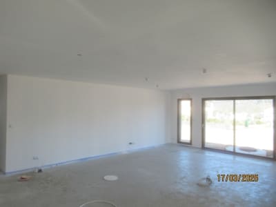 Ponçage et impression des murs, acrylique en périphérie des menuiseries